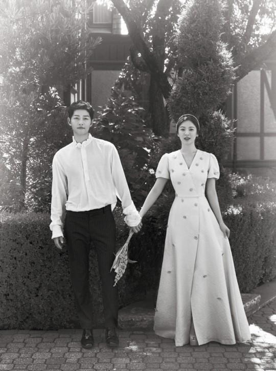 Tình yêu tan vỡ: Song Hye Kyo sụt 5 kg, biểu hiện stress của Song Joong Ki còn nghiêm trọng hơn Tình yêu tan vỡ: Song Hye Kyo sụt 5 kg, biểu hiện stress của Song Joong Ki còn nghiêm trọng hơn