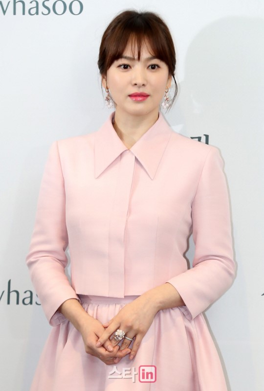 Tình yêu tan vỡ: Song Hye Kyo sụt 5 kg, biểu hiện stress của Song Joong Ki còn nghiêm trọng hơn Tình yêu tan vỡ: Song Hye Kyo sụt 5 kg, biểu hiện stress của Song Joong Ki còn nghiêm trọng hơn