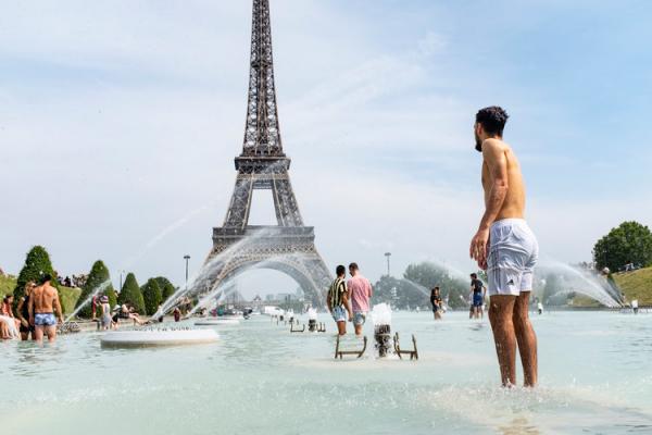 Thời tiết Châu Âu nóng chết người: Bản đồ nhiệt độ tại Pháp trông như một chiếc đầu lâu gào thét Thời tiết Châu Âu nóng chết người: Bản đồ nhiệt độ tại Pháp trông như một chiếc đầu lâu gào thét