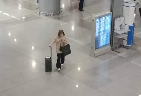Fan cuồng theo đuôi NU'EST Minhyun sang Việt Nam, được săn đón không khác gì người nổi tiếng Fan cuồng theo đuôi NU'EST Minhyun sang Việt Nam, được săn đón không khác gì người nổi tiếng