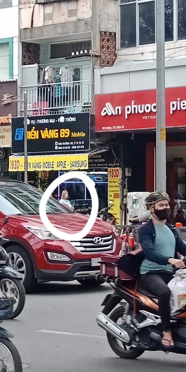 Fan cuồng theo đuôi NU'EST Minhyun sang Việt Nam, được săn đón không khác gì người nổi tiếng Fan cuồng theo đuôi NU'EST Minhyun sang Việt Nam, được săn đón không khác gì người nổi tiếng