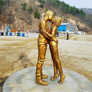 Du lịch tại phim trường Hậu Duệ Mặt Trời có nguy cơ ế ẩm sau vụ ly hôn thế kỉ của Song - Song Du lịch tại phim trường Hậu Duệ Mặt Trời có nguy cơ ế ẩm sau vụ ly hôn thế kỉ của Song - Song