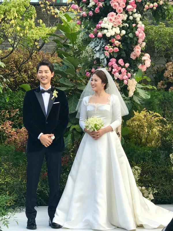 Ngay cả khi máy quay đã tắt, Song Hye Kyo và Park Bo Gum vẫn tình tứ hệt như phim Ngay cả khi máy quay đã tắt, Song Hye Kyo và Park Bo Gum vẫn tình tứ hệt như phim