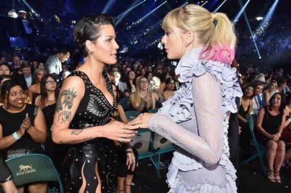 Toàn cảnh drama 'Taylor Swift vs. Justin Bieber' hot nhất ngày hôm nay Toàn cảnh drama 'Taylor Swift vs. Justin Bieber' hot nhất ngày hôm nay