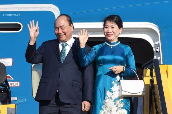 Cách Thủ tướng Nguyễn Xuân Phúc yêu vợ: Đi đâu cũng thắt cà vạt 'tone sur tone' với phu nhân Cách Thủ tướng Nguyễn Xuân Phúc yêu vợ: Đi đâu cũng thắt cà vạt 'tone sur tone' với phu nhân