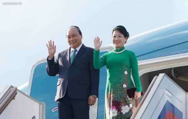 Cách Thủ tướng Nguyễn Xuân Phúc yêu vợ: Đi đâu cũng thắt cà vạt 'tone sur tone' với phu nhân Cách Thủ tướng Nguyễn Xuân Phúc yêu vợ: Đi đâu cũng thắt cà vạt 'tone sur tone' với phu nhân