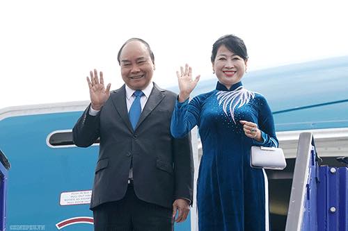 Cách Thủ tướng Nguyễn Xuân Phúc yêu vợ: Đi đâu cũng thắt cà vạt 'tone sur tone' với phu nhân Cách Thủ tướng Nguyễn Xuân Phúc yêu vợ: Đi đâu cũng thắt cà vạt 'tone sur tone' với phu nhân