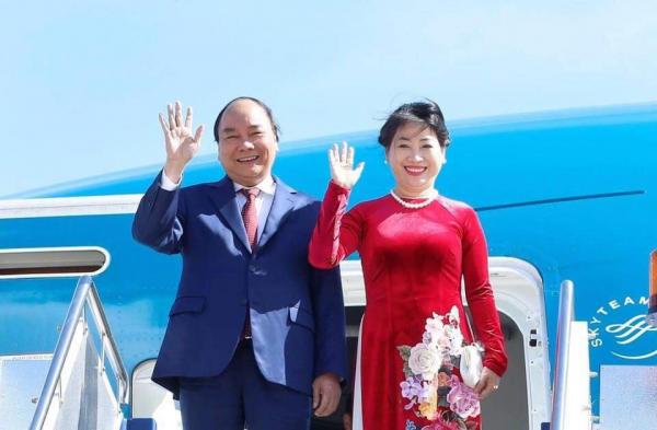 Cách Thủ tướng Nguyễn Xuân Phúc yêu vợ: Đi đâu cũng thắt cà vạt 'tone sur tone' với phu nhân Cách Thủ tướng Nguyễn Xuân Phúc yêu vợ: Đi đâu cũng thắt cà vạt 'tone sur tone' với phu nhân