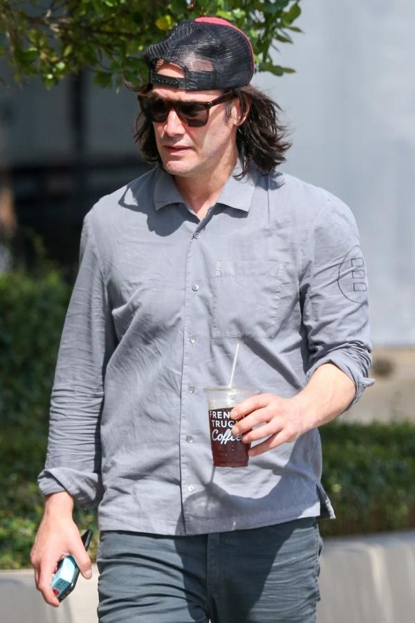 Keanu Reeves đã cạo râu, chuẩn bị 'cải lão hoàn đồng' để tham gia phim hài 'Bill and Ted 3' Keanu Reeves đã cạo râu, chuẩn bị 'cải lão hoàn đồng' để tham gia phim hài 'Bill and Ted 3'