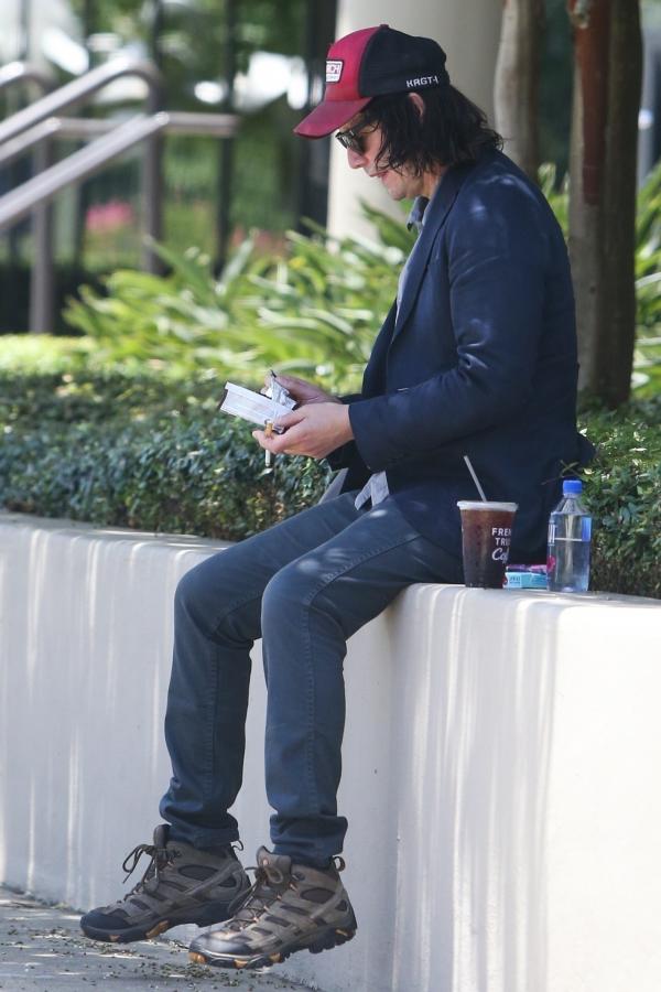 Keanu Reeves đã cạo râu, chuẩn bị 'cải lão hoàn đồng' để tham gia phim hài 'Bill and Ted 3' Keanu Reeves đã cạo râu, chuẩn bị 'cải lão hoàn đồng' để tham gia phim hài 'Bill and Ted 3'