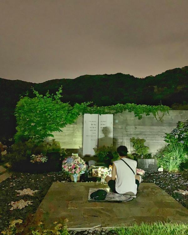 Dẫu Kbiz có bao nhiêu biến động, vẫn còn một So Ji Sub luôn nhớ tới ngày giỗ của Park Yong Ha Dẫu Kbiz có bao nhiêu biến động, vẫn còn một So Ji Sub luôn nhớ tới ngày giỗ của Park Yong Ha