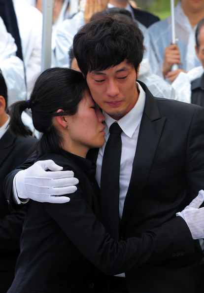 Dẫu Kbiz có bao nhiêu biến động, vẫn còn một So Ji Sub luôn nhớ tới ngày giỗ của Park Yong Ha Dẫu Kbiz có bao nhiêu biến động, vẫn còn một So Ji Sub luôn nhớ tới ngày giỗ của Park Yong Ha