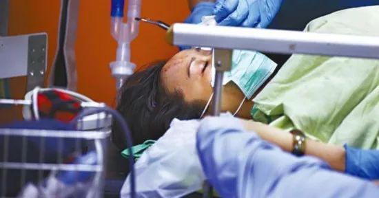 Hủ tục náo tân hôn biến chất ở Trung Quốc: Những trò đùa hèn hạ gây ra kết cục đau thương Hủ tục náo tân hôn biến chất ở Trung Quốc: Những trò đùa hèn hạ gây ra kết cục đau thương
