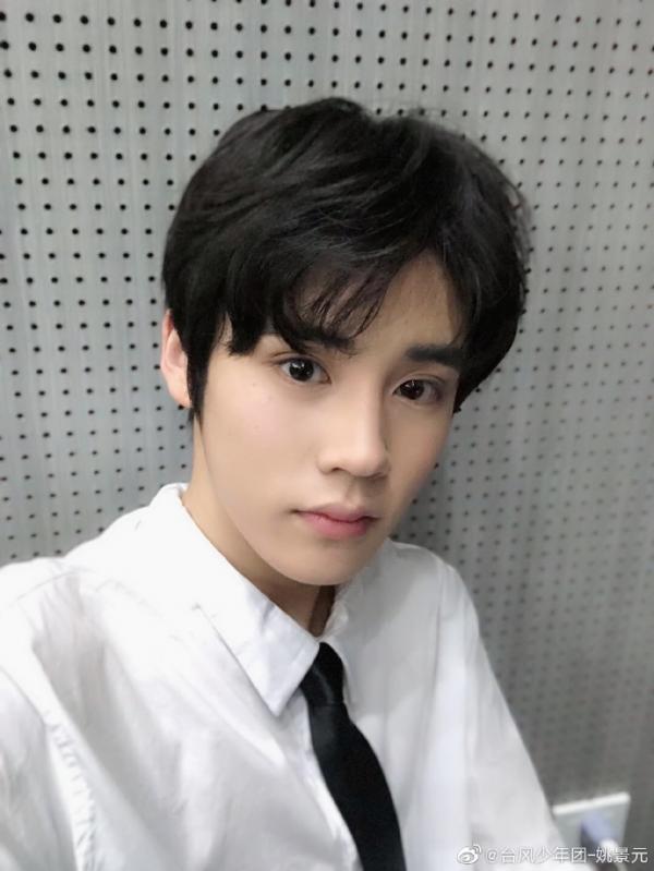 Lý do nào giúp nhóm nhạc đàn em của TFBoys được Dispatch gọi là 'tân binh nổi tiếng nhất Đại lục'? Lý do nào giúp nhóm nhạc đàn em của TFBoys được Dispatch gọi là 'tân binh nổi tiếng nhất Đại lục'?