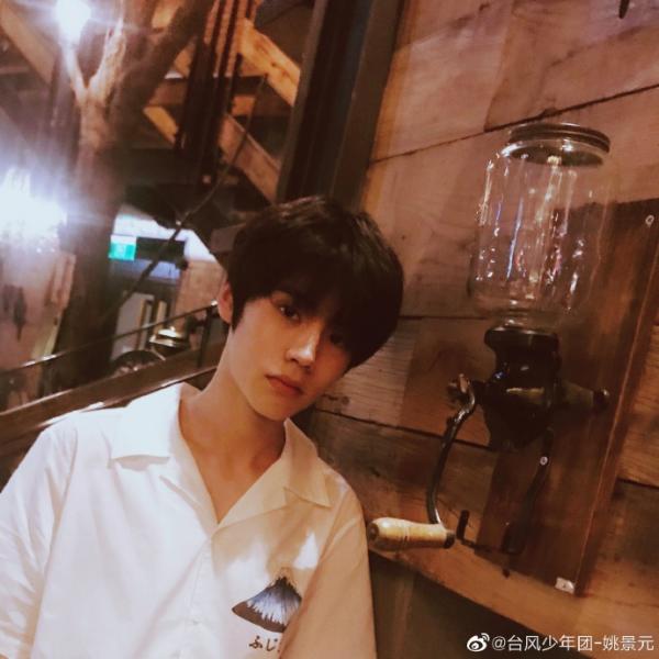 Lý do nào giúp nhóm nhạc đàn em của TFBoys được Dispatch gọi là 'tân binh nổi tiếng nhất Đại lục'? Lý do nào giúp nhóm nhạc đàn em của TFBoys được Dispatch gọi là 'tân binh nổi tiếng nhất Đại lục'?