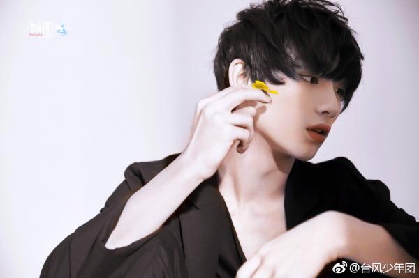 Lý do nào giúp nhóm nhạc đàn em của TFBoys được Dispatch gọi là 'tân binh nổi tiếng nhất Đại lục'? Lý do nào giúp nhóm nhạc đàn em của TFBoys được Dispatch gọi là 'tân binh nổi tiếng nhất Đại lục'?