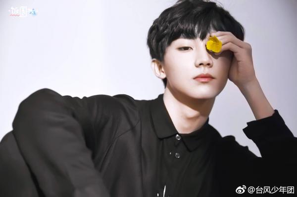 Lý do nào giúp nhóm nhạc đàn em của TFBoys được Dispatch gọi là 'tân binh nổi tiếng nhất Đại lục'? Lý do nào giúp nhóm nhạc đàn em của TFBoys được Dispatch gọi là 'tân binh nổi tiếng nhất Đại lục'?