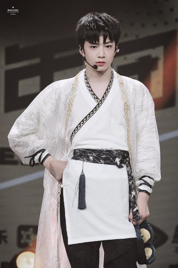 Lý do nào giúp nhóm nhạc đàn em của TFBoys được Dispatch gọi là 'tân binh nổi tiếng nhất Đại lục'? Lý do nào giúp nhóm nhạc đàn em của TFBoys được Dispatch gọi là 'tân binh nổi tiếng nhất Đại lục'?