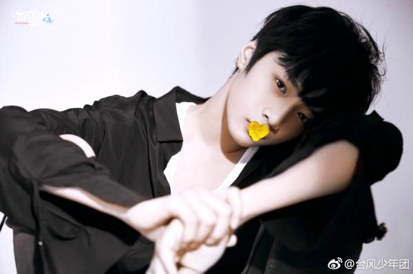 Lý do nào giúp nhóm nhạc đàn em của TFBoys được Dispatch gọi là 'tân binh nổi tiếng nhất Đại lục'? Lý do nào giúp nhóm nhạc đàn em của TFBoys được Dispatch gọi là 'tân binh nổi tiếng nhất Đại lục'?