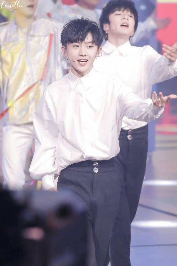 Lý do nào giúp nhóm nhạc đàn em của TFBoys được Dispatch gọi là 'tân binh nổi tiếng nhất Đại lục'? Lý do nào giúp nhóm nhạc đàn em của TFBoys được Dispatch gọi là 'tân binh nổi tiếng nhất Đại lục'?