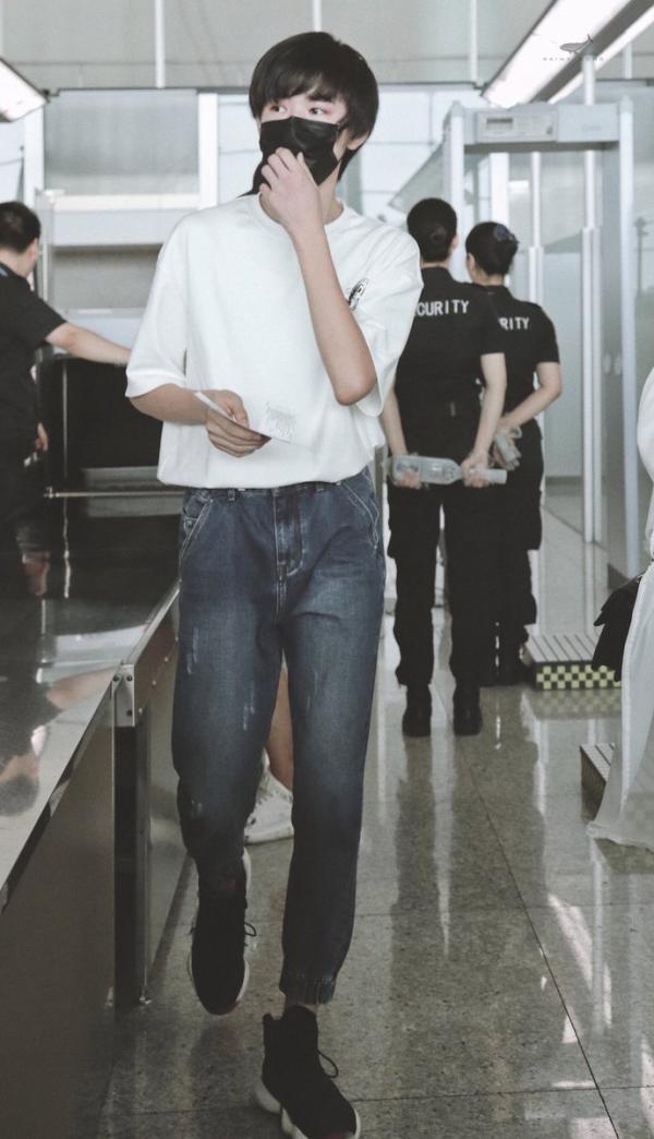 Lý do nào giúp nhóm nhạc đàn em của TFBoys được Dispatch gọi là 'tân binh nổi tiếng nhất Đại lục'? Lý do nào giúp nhóm nhạc đàn em của TFBoys được Dispatch gọi là 'tân binh nổi tiếng nhất Đại lục'?