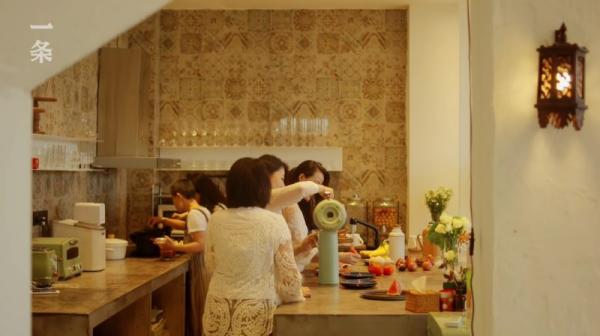 7 người bạn thân ở Quảng Châu xây biệt phủ siêu sang ở làng quê để sống cùng nhau cho đến chết 7 người bạn thân ở Quảng Châu xây biệt phủ siêu sang ở làng quê để sống cùng nhau cho đến chết