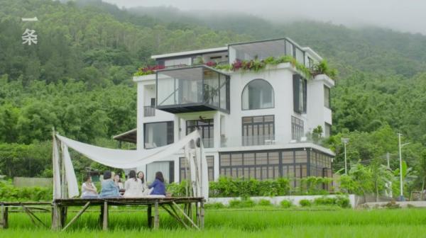 7 người bạn thân ở Quảng Châu xây biệt phủ siêu sang ở làng quê để sống cùng nhau cho đến chết 7 người bạn thân ở Quảng Châu xây biệt phủ siêu sang ở làng quê để sống cùng nhau cho đến chết