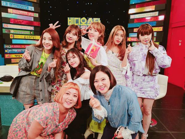 Thành viên của 2NE1 và Wonder Girls tiết lộ toàn bộ phương pháp hẹn hò bí mật trong giới idol Thành viên của 2NE1 và Wonder Girls tiết lộ toàn bộ phương pháp hẹn hò bí mật trong giới idol
