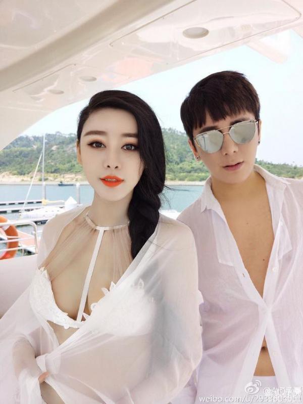 Phạm Băng Băng - Lý Thần phiên bản 'dao kéo' ly hôn ồn ào: Chồng ngoại tình với gay, vợ ngược đãi con Phạm Băng Băng - Lý Thần phiên bản 'dao kéo' ly hôn ồn ào: Chồng ngoại tình với gay, vợ ngược đãi con