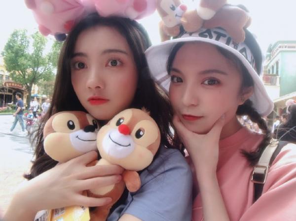 Trần Tinh Húc 'Đông Cung' hẹn hò hotgirl mạng, mặn nồng đến nỗi đi làm cũng dẫn người yêu theo? Trần Tinh Húc 'Đông Cung' hẹn hò hotgirl mạng, mặn nồng đến nỗi đi làm cũng dẫn người yêu theo?