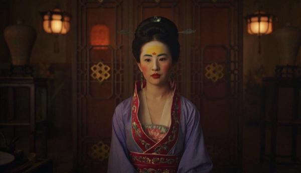 'Mulan' của Disney: Tranh cãi từ dấu ấn Huawei trên trán Lưu Diệc Phi đến cách chọn địa điểm quay sai 'Mulan' của Disney: Tranh cãi từ dấu ấn Huawei trên trán Lưu Diệc Phi đến cách chọn địa điểm quay sai