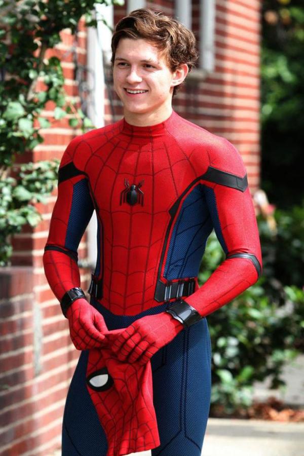 Clip 'Bé Nhện' Tom Holland mê sảng khi đi nhổ 4 chiếc răng khôn khiến MXH xứ Hàn bùng nổ Clip 'Bé Nhện' Tom Holland mê sảng khi đi nhổ 4 chiếc răng khôn khiến MXH xứ Hàn bùng nổ