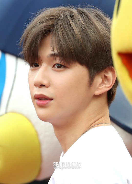 Đẳng cấp 'center quốc dân' của Kang Daniel: Vừa lộ diện đã gây 'bão' trên mọi mặt trận! Đẳng cấp 'center quốc dân' của Kang Daniel: Vừa lộ diện đã gây 'bão' trên mọi mặt trận!