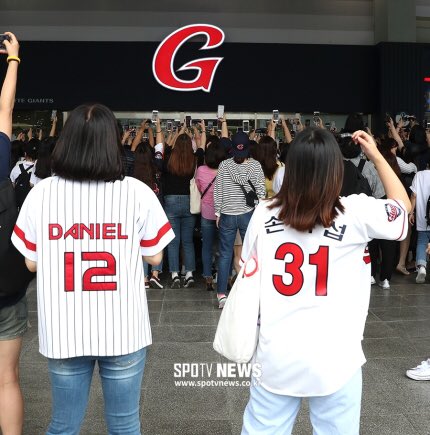 Đẳng cấp 'center quốc dân' của Kang Daniel: Vừa lộ diện đã gây 'bão' trên mọi mặt trận! Đẳng cấp 'center quốc dân' của Kang Daniel: Vừa lộ diện đã gây 'bão' trên mọi mặt trận!