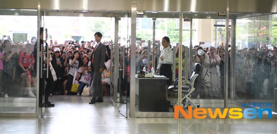 Đẳng cấp 'center quốc dân' của Kang Daniel: Vừa lộ diện đã gây 'bão' trên mọi mặt trận! Đẳng cấp 'center quốc dân' của Kang Daniel: Vừa lộ diện đã gây 'bão' trên mọi mặt trận!