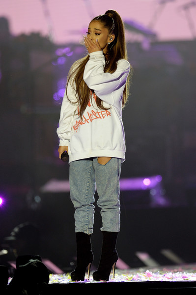 Ariana Grande: 'Vụ đánh bom ở Manchester không phải là vết thương lòng của tôi' Ariana Grande: 'Vụ đánh bom ở Manchester không phải là vết thương lòng của tôi'