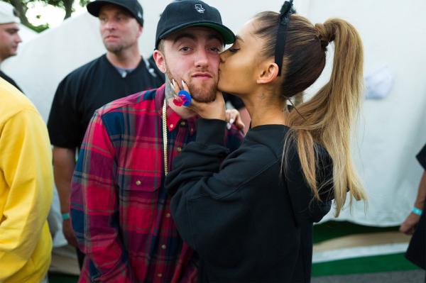 Ariana Grande: 'Vụ đánh bom ở Manchester không phải là vết thương lòng của tôi' Ariana Grande: 'Vụ đánh bom ở Manchester không phải là vết thương lòng của tôi'