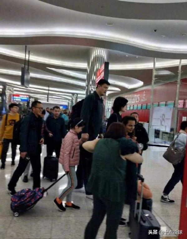 Con gái của 'huyền thoại meme' Yao Ming mới 8 tuổi đã cao... 1m6 Con gái của 'huyền thoại meme' Yao Ming mới 8 tuổi đã cao... 1m6