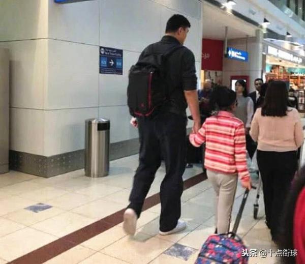 Con gái của 'huyền thoại meme' Yao Ming mới 8 tuổi đã cao... 1m6 Con gái của 'huyền thoại meme' Yao Ming mới 8 tuổi đã cao... 1m6