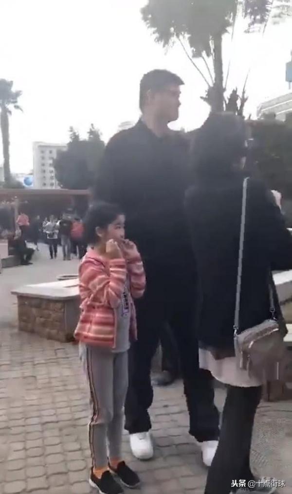 Con gái của 'huyền thoại meme' Yao Ming mới 8 tuổi đã cao... 1m6 Con gái của 'huyền thoại meme' Yao Ming mới 8 tuổi đã cao... 1m6