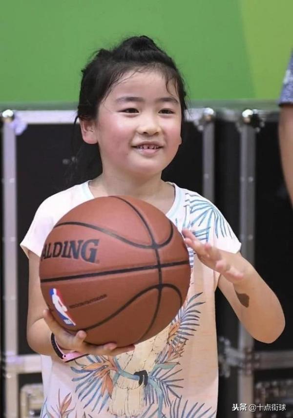 Con gái của 'huyền thoại meme' Yao Ming mới 8 tuổi đã cao... 1m6 Con gái của 'huyền thoại meme' Yao Ming mới 8 tuổi đã cao... 1m6