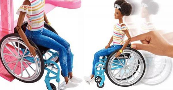 Công ty đồ chơi Mattel ra mắt búp bê Barbie da màu ngồi trên xe lăn Công ty đồ chơi Mattel ra mắt búp bê Barbie da màu ngồi trên xe lăn