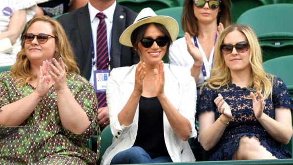 Vệ sĩ của Meghan Markle ngăn không cho fan chụp ảnh nhưng hóa ra chỉ là đang selfie Vệ sĩ của Meghan Markle ngăn không cho fan chụp ảnh nhưng hóa ra chỉ là đang selfie