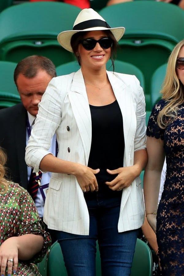 Vệ sĩ của Meghan Markle ngăn không cho fan chụp ảnh nhưng hóa ra chỉ là đang selfie Vệ sĩ của Meghan Markle ngăn không cho fan chụp ảnh nhưng hóa ra chỉ là đang selfie