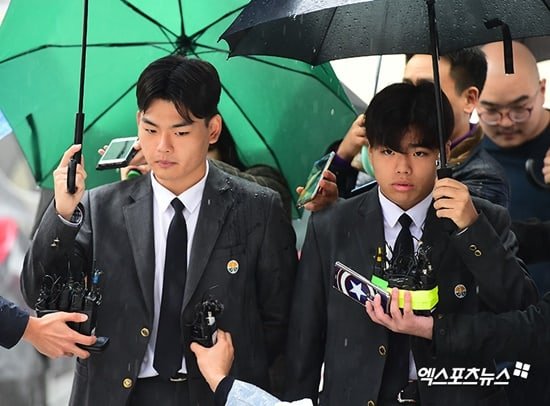Tân Hoa hậu Hàn Quốc 2019 là con gái 'CEO bạo hành' tàn nhẫn nhóm nhạc thiếu niên The East Light? Tân Hoa hậu Hàn Quốc 2019 là con gái 'CEO bạo hành' tàn nhẫn nhóm nhạc thiếu niên The East Light?