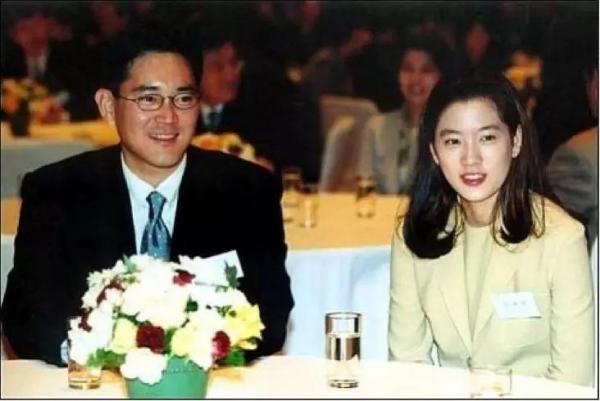 Vẻ đẹp tuổi 15 của con gái Thái tử Samsung càng cho thấy khí chất gia tộc này không thể đùa được! Vẻ đẹp tuổi 15 của con gái Thái tử Samsung càng cho thấy khí chất gia tộc này không thể đùa được!