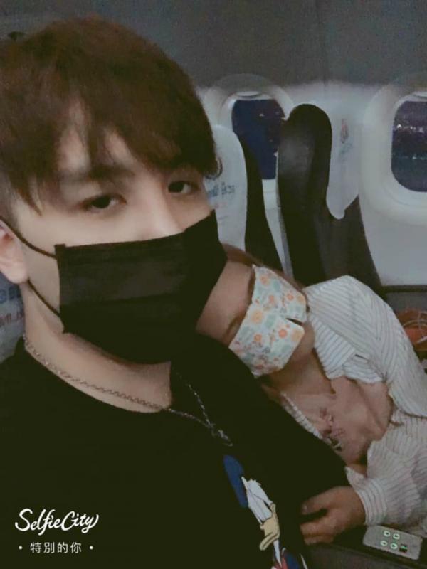 'Ngôn tình' ở muôn nơi: Hành trình từ cái nắm tay giữa hai người xa lạ đến mối tình đáng ghen tỵ 'Ngôn tình' ở muôn nơi: Hành trình từ cái nắm tay giữa hai người xa lạ đến mối tình đáng ghen tỵ