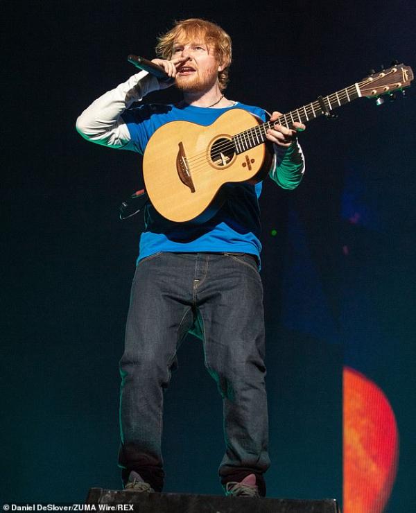 Ed Sheeran và cái giá của danh tiếng: 'Giờ đây, tôi cảm thấy mình như một con vật trong sở thú' Ed Sheeran và cái giá của danh tiếng: 'Giờ đây, tôi cảm thấy mình như một con vật trong sở thú'