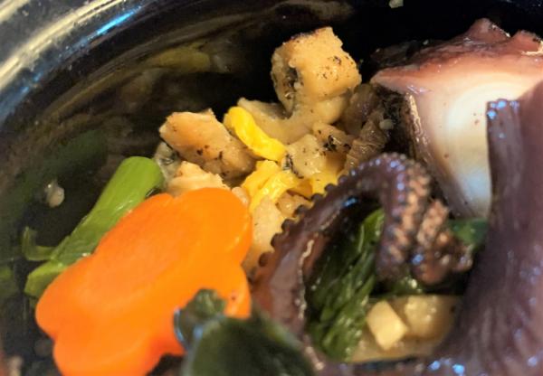 Chỉ xuất hiện sương sương trên bao bì hộp bento mà đã giúp sản phẩm này cháy hàng trong tích tắc Chỉ xuất hiện sương sương trên bao bì hộp bento mà đã giúp sản phẩm này cháy hàng trong tích tắc