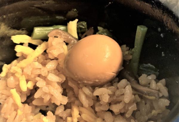 Chỉ xuất hiện sương sương trên bao bì hộp bento mà đã giúp sản phẩm này cháy hàng trong tích tắc Chỉ xuất hiện sương sương trên bao bì hộp bento mà đã giúp sản phẩm này cháy hàng trong tích tắc